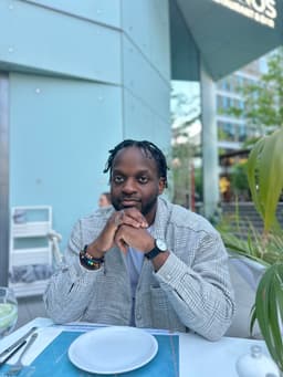 Deinde Alubankudi, Founder of Discentra